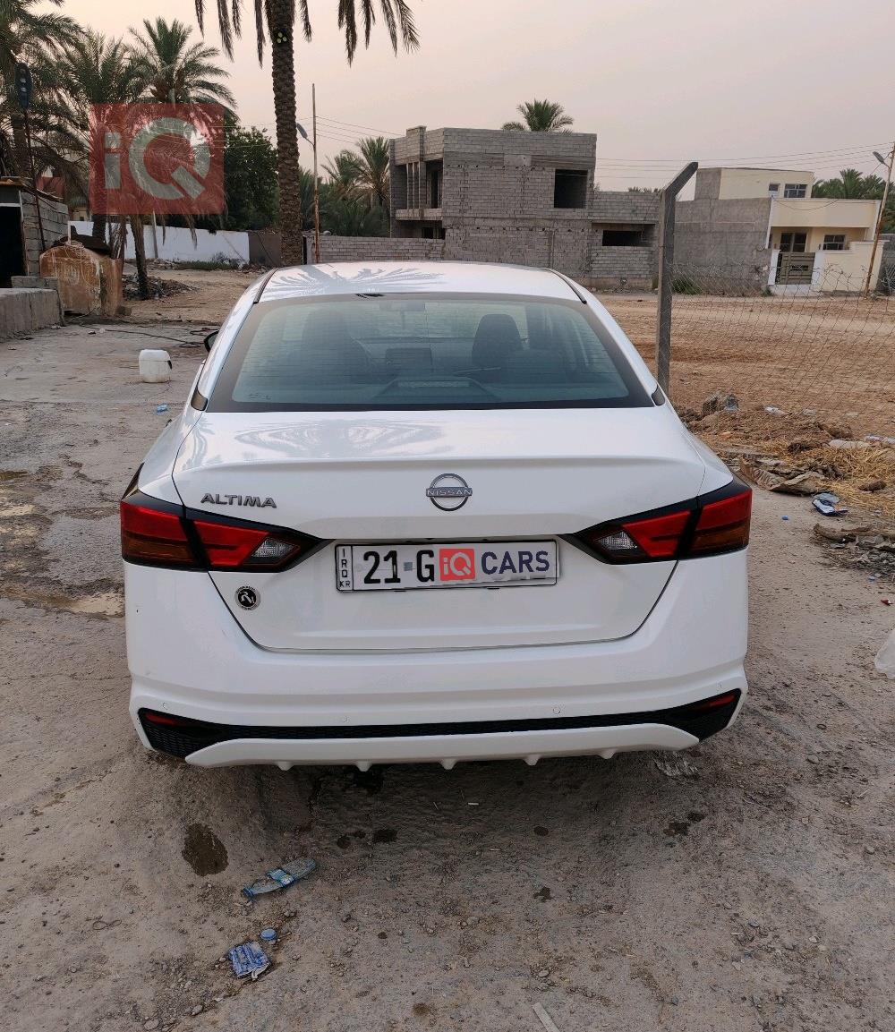 نيسان ألتيما